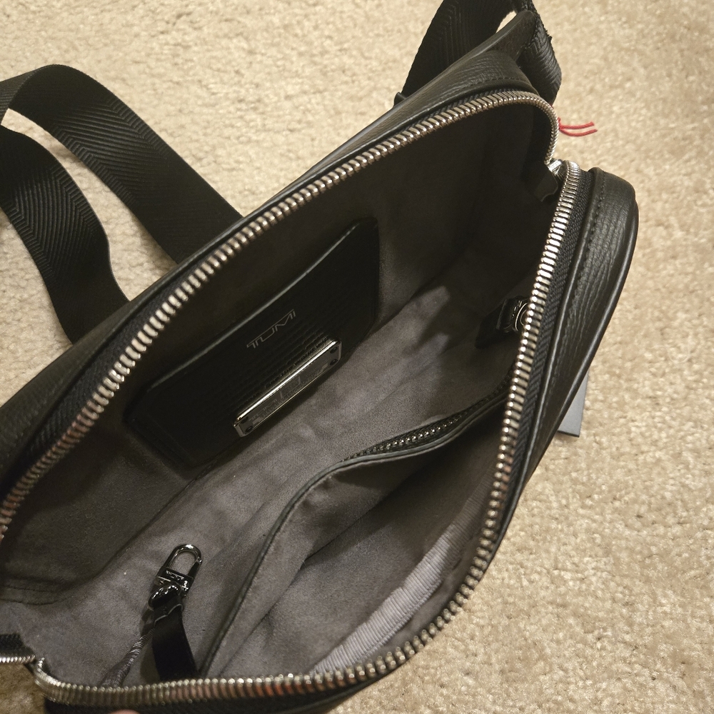 Tumi Sling - Picture 4 of 6